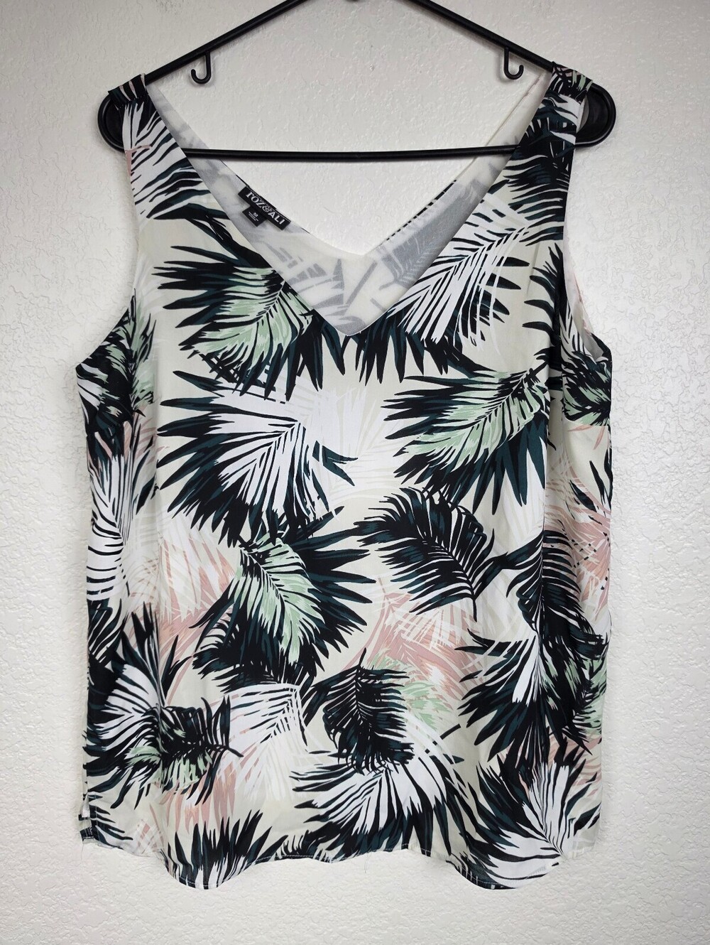 Roz & Ali Sleeveless Tropical Print Tank Top Medium